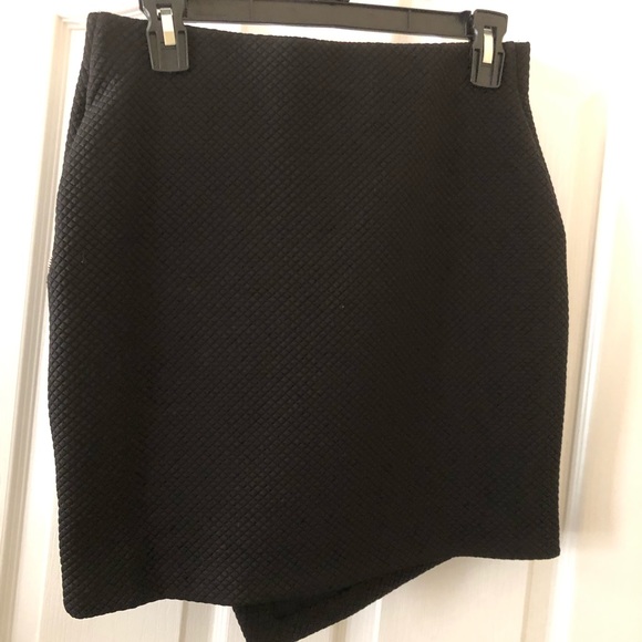 Kensie 17” Black Zippered Short Skirt Size Small - Picture 6 of 6